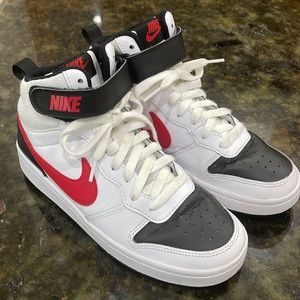 Youth 6 Nike sneakers